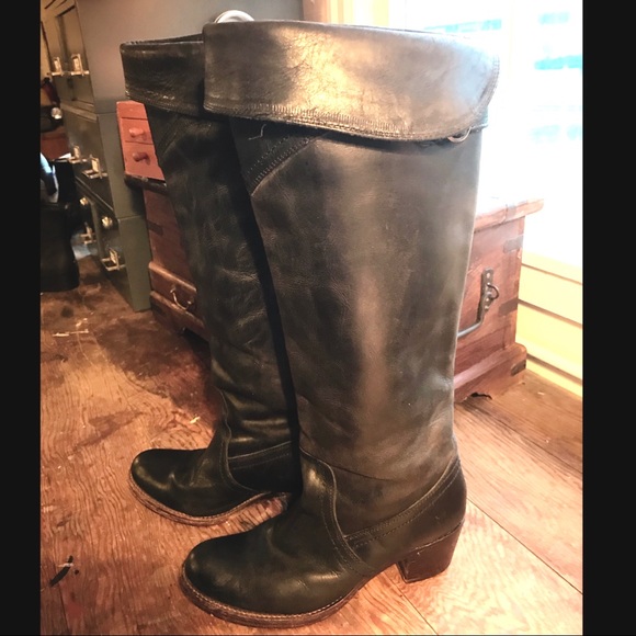 Frye fold over boots - Picture 2 of 8